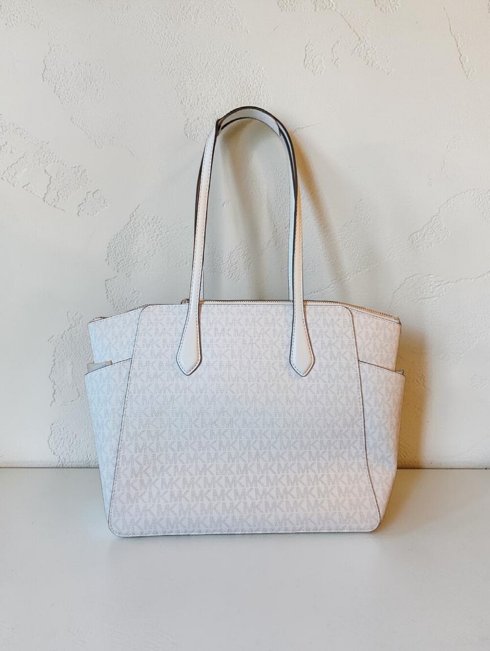 Nwt Michael Kors White Signature Tote with Wristlet Accent - Picture 3 of 10